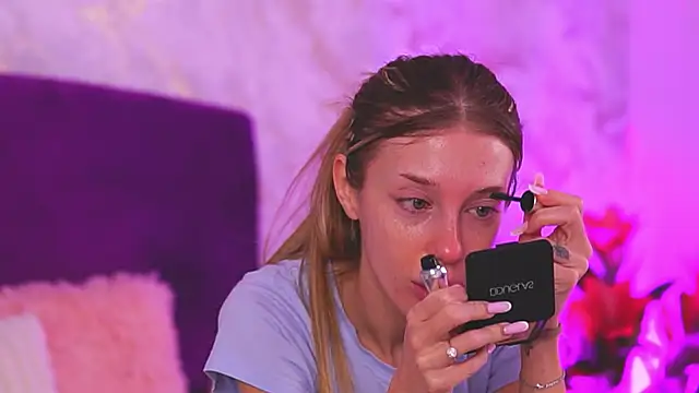 EllinaNuria online show from February 2026 04:32:01 AM