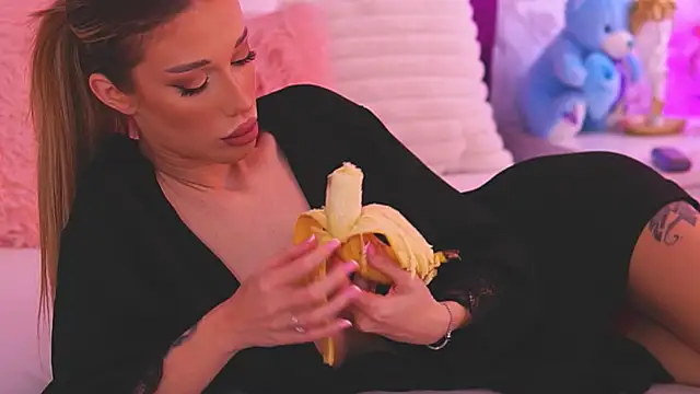 EllinaNuria online show from March 2026 05:46:02 AM