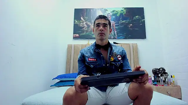 Snapshot of Fausto_Storm chatting on April 2026 08:20:01 PM Fausto Storm online show from April 2026 08:20:01 PM