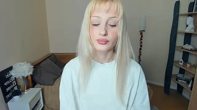 Snapshot of LolaStusse chatting on March 2026 07:47:02 AM LolaStusse online show from March 2026 07:47:02 AM