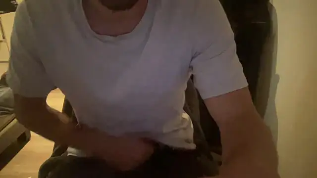 Snapshot of raoulbtnbois chatting on May 2026 05:50:02 PM raoulbtnbois online show from May 2026 05:50:02 PM