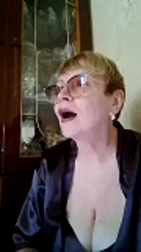 Snapshot of SophieBurns chatting on June 2026 10:20:01 AM SophieBurns online show from June 2026 10:20:01 AM
