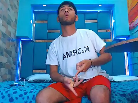 warmNoah online show from March 2026 07:42:01 PM