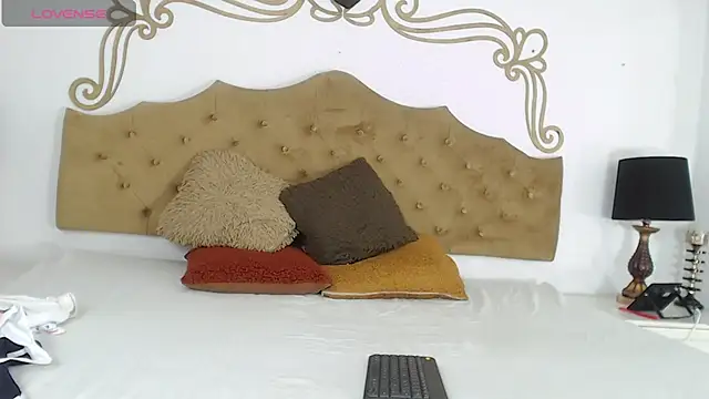 Snapshot of CloeCastillo chatting on February 2026 04:02:02 AM CloeCastillo online show from February 2026 04:02:02 AM