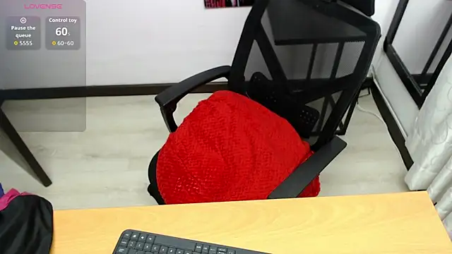 FRANCESCA LOVE  online show from April 2026 08:47:01 PM