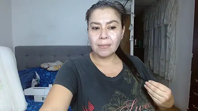 Karo sexy online show from October 2025 06:00:01 AM