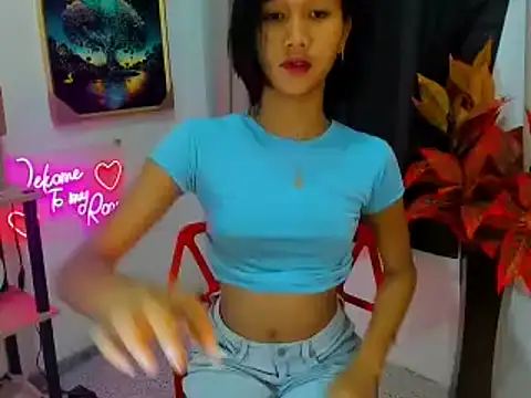 Snapshot of littlemikay chatting on February 2026 06:31:01 AM littlemikay online show from February 2026 06:31:01 AM