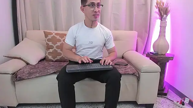 Tommas Jhonson online show from February 2026 03:47:02 AM