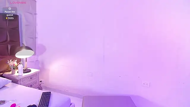 LunaJohns online show from April 2026 12:43:02 PM