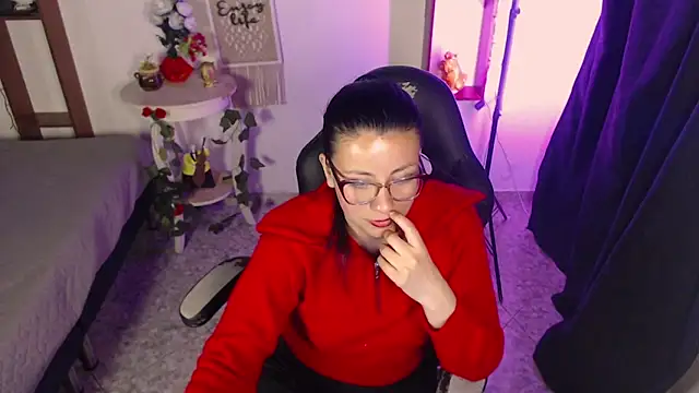 QueenRose94 online show from April 2026 01:38:02 PM