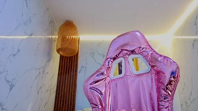 Amelia Cooper s online show from April 2026 08:20:01 PM