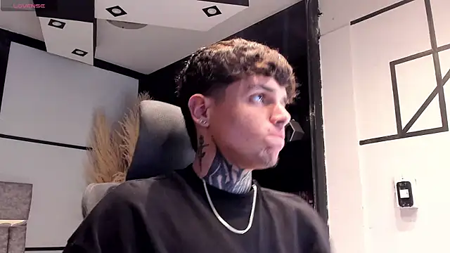 Snapshot of Declan-Foxx chatting on April 2026 08:42:01 PM Declan-Foxx online show from April 2026 08:42:01 PM