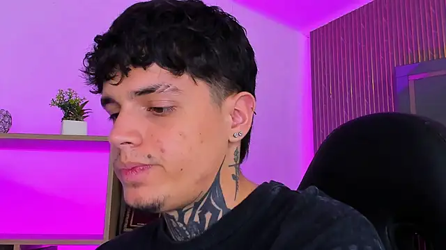 Snapshot of Declan-Foxx chatting on April 2026 12:21:02 AM Declan-Foxx online show from April 2026 12:21:02 AM