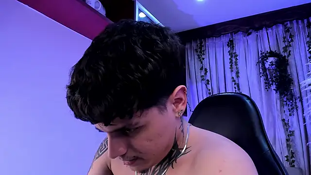 Snapshot of Declan-Foxx chatting on April 2026 04:29:01 AM Declan-Foxx online show from April 2026 04:29:01 AM