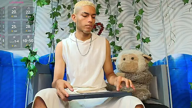 Snapshot of ItsZairen chatting on February 2026 04:09:02 AM ItsZairen online show from February 2026 04:09:02 AM