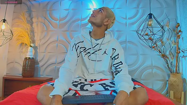 ItsZairen online show from March 2026 03:23:01 AM