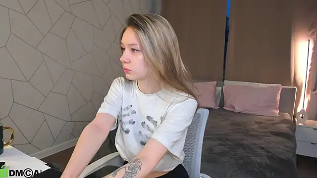 Mini Allice online show from February 2026 01:22:02 AM