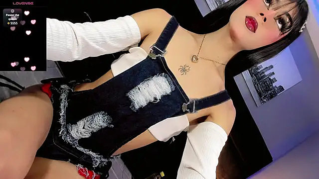 Snapshot of CuteMiaaa chatting on April 2026 09:08:01 PM CuteMiaaa online show from April 2026 09:08:01 PM