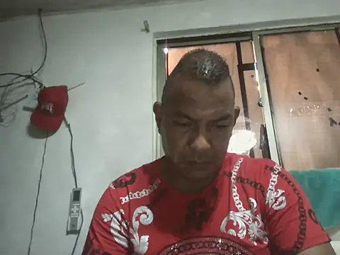 Snapshot of Quillero18 chatting on May 2026 08:37:01 PM Quillero18 online show from May 2026 08:37:01 PM