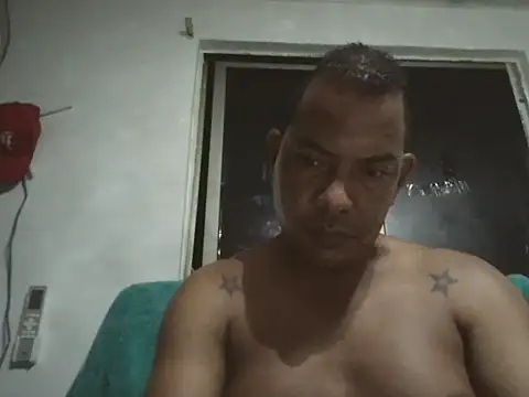 Snapshot of Quillero18 chatting on June 2026 03:52:02 AM Quillero18 online show from June 2026 03:52:02 AM