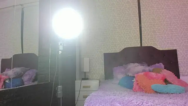 Snapshot of Sara_Love_1 chatting on April 2026 03:31:02 AM Sara Love 1 online show from April 2026 03:31:02 AM