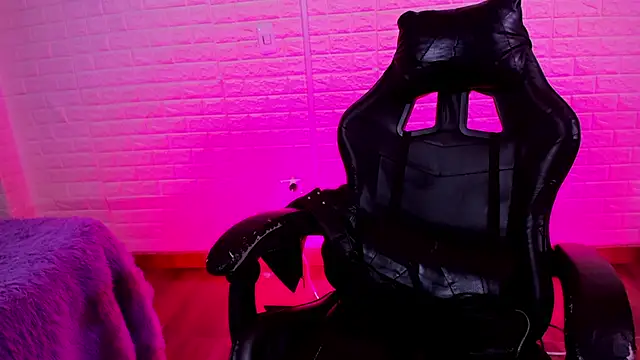Snapshot of Sara_Love_1 chatting on May 2026 08:43:02 AM Sara Love 1 online show from May 2026 08:43:02 AM