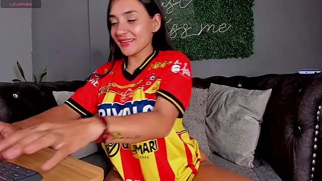 danielebeck online show from February 2026 07:10:01 PM