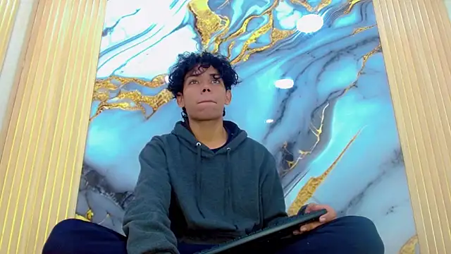 Snapshot of DaviidBuckx_ chatting on February 2026 02:00:01 AM DaviidBuckx online show from February 2026 02:00:01 AM