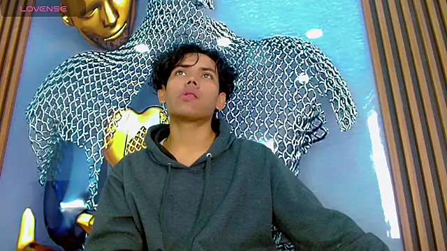 Snapshot of DaviidBuckx_ chatting on February 2026 01:56:01 PM DaviidBuckx online show from February 2026 01:56:01 PM