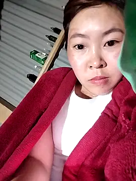 Yiyoongg online show from March 2026 01:50:02 PM