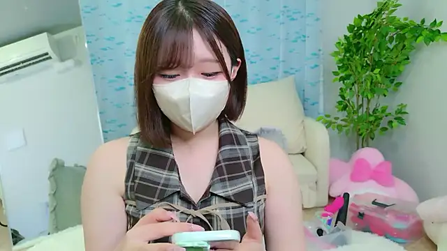 Snapshot of Saki_chanF chatting on June 2026 04:05:01 AM Saki chanF online show from June 2026 04:05:01 AM
