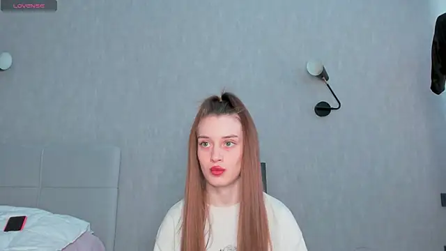 sensitiveana online show from April 2026 12:00:02 PM