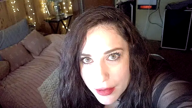 VelvetBrunetteXo online show from April 2026 04:51:01 PM