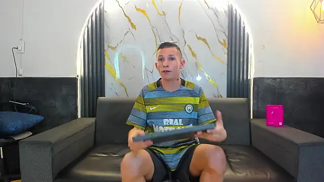 Isaak 26 online show from March 2026 04:44:01 PM