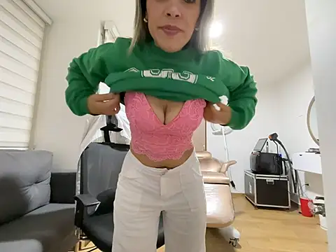 Snapshot of Encantadora_Eva chatting on February 2026 01:24:02 AM Encantadora Eva online show from February 2026 01:24:02 AM