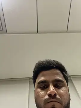 hassuniii online show from February 2026 10:37:01 PM