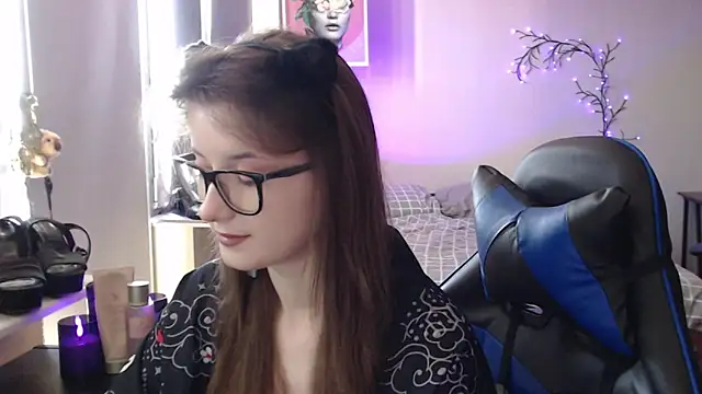 Snapshot of LunaXcherry chatting on May 2026 11:04:01 AM LunaXcherry online show from May 2026 11:04:01 AM