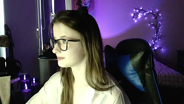 Snapshot of LunaXcherry chatting on May 2026 06:15:02 PM LunaXcherry online show from May 2026 06:15:02 PM