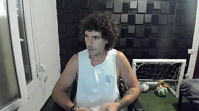 Snapshot of joaquin420_hot chatting on June 2026 09:03:01 AM joaquin420 hot online show from June 2026 09:03:01 AM