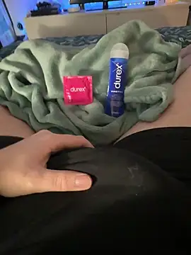 Snapshot of Thomascrtz chatting on February 2026 09:44:02 PM Thomascrtz online show from February 2026 09:44:02 PM