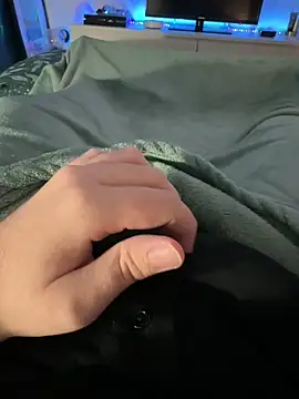 Snapshot of Thomascrtz chatting on April 2026 08:20:01 PM Thomascrtz online show from April 2026 08:20:01 PM