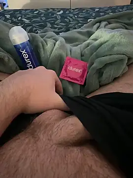 Snapshot of Thomascrtz chatting on April 2026 07:25:01 PM Thomascrtz online show from April 2026 07:25:01 PM