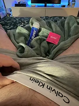 Snapshot of Thomascrtz chatting on April 2026 09:21:02 PM Thomascrtz online show from April 2026 09:21:02 PM