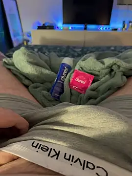 Snapshot of Thomascrtz chatting on April 2026 08:42:02 PM Thomascrtz online show from April 2026 08:42:02 PM