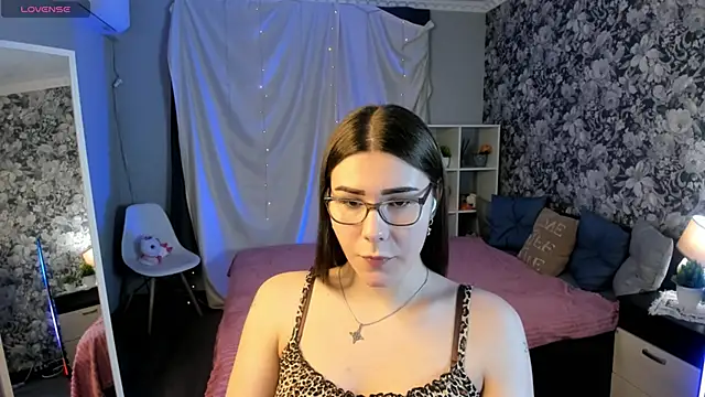 Snapshot of Coraline_kitty chatting on May 2026 05:18:02 PM Coraline kitty online show from May 2026 05:18:02 PM