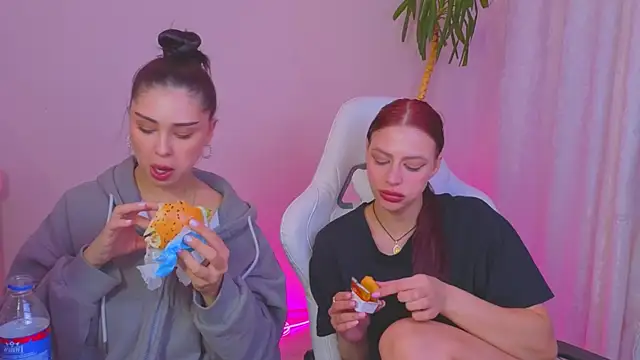 Snapshot of Sofia_Plump chatting on May 2026 10:15:02 PM Sofia Plump online show from May 2026 10:15:02 PM
