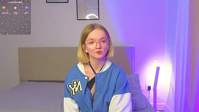 StellaBunny online show from February 2026 01:07:01 PM