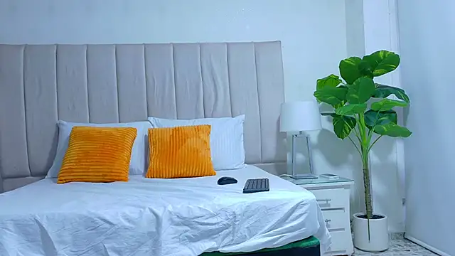 Brisa Silva online show from February 2026 11:22:02 AM