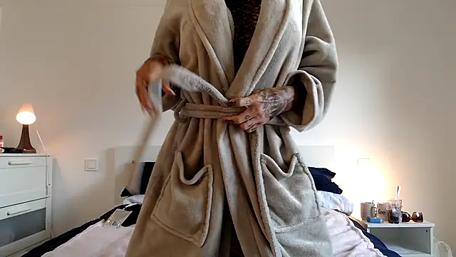 Sophie-Logan-Ink online show from April 2026 08:45:01 AM