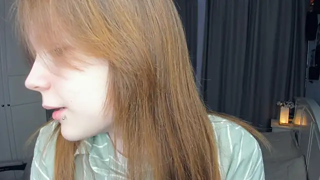 LavenderMitten online show from April 2026 05:52:01 AM